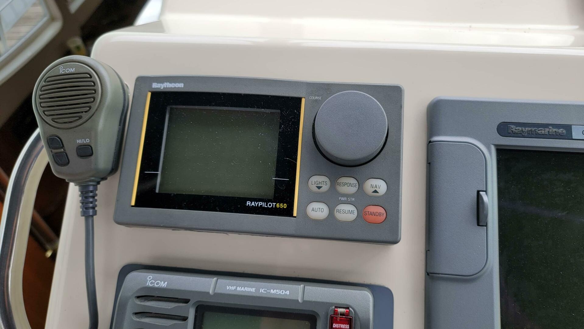 Slide: The Image of Cruisers 4450 Express Motor Yacht 2000 - 4433511