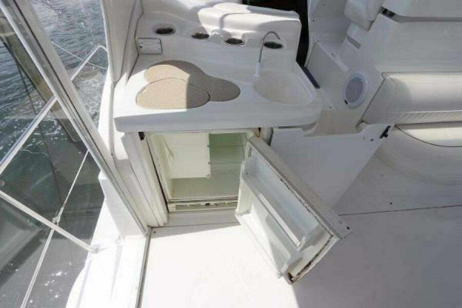 Slide: The Image of Cruisers 4450 Express Motor Yacht 2000 - 5390037