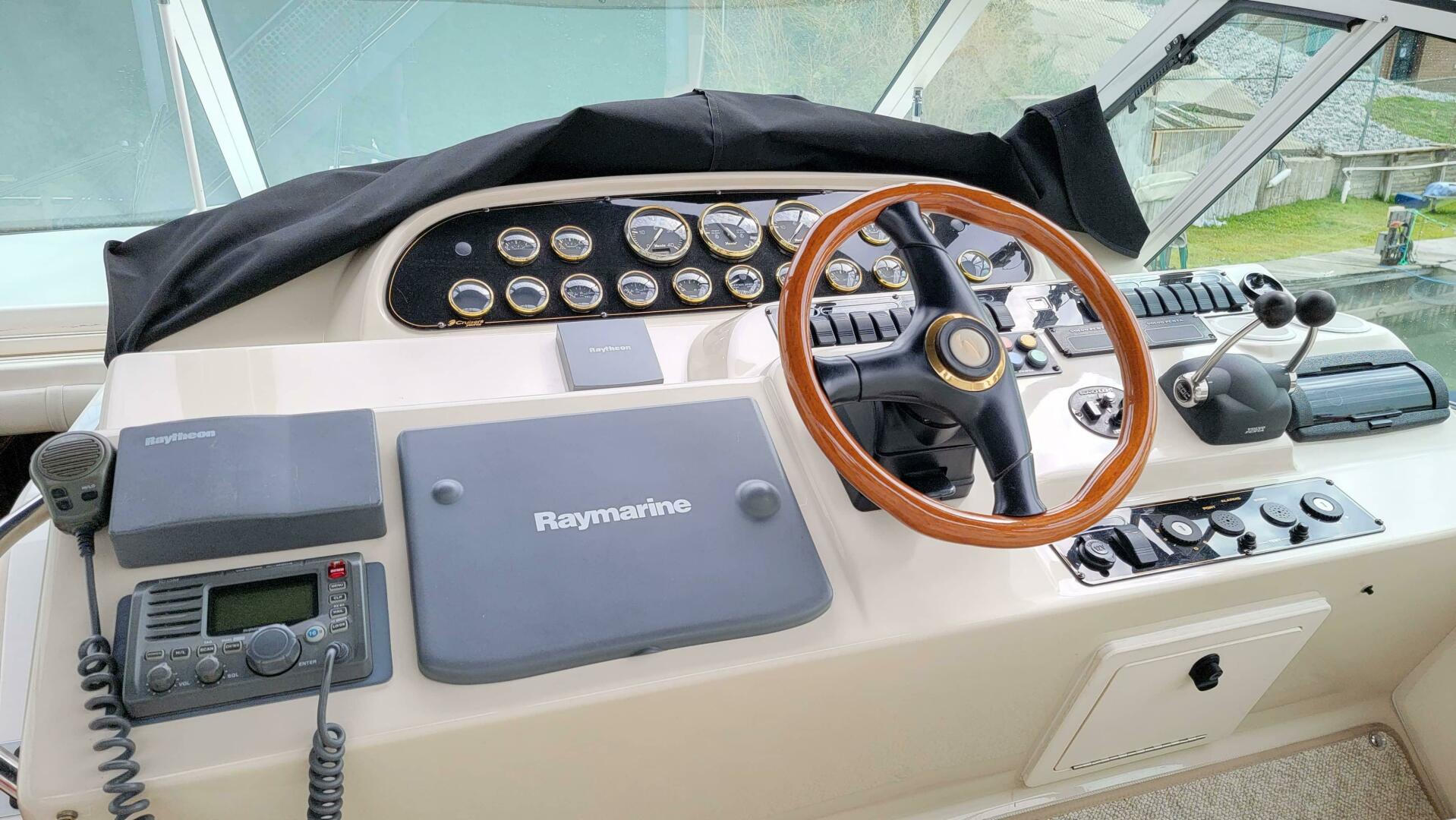Slide: The Image of Cruisers 4450 Express Motor Yacht 2000 - 4433520