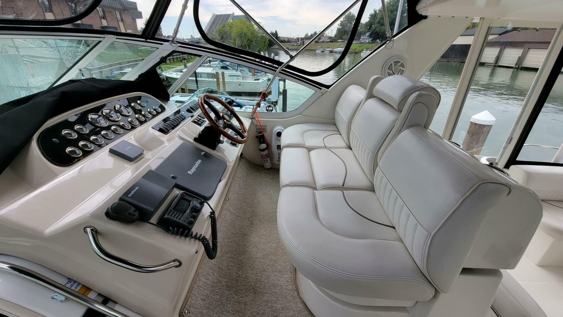 Slide: The Image of Cruisers 4450 Express Motor Yacht 2000 - 4433524
