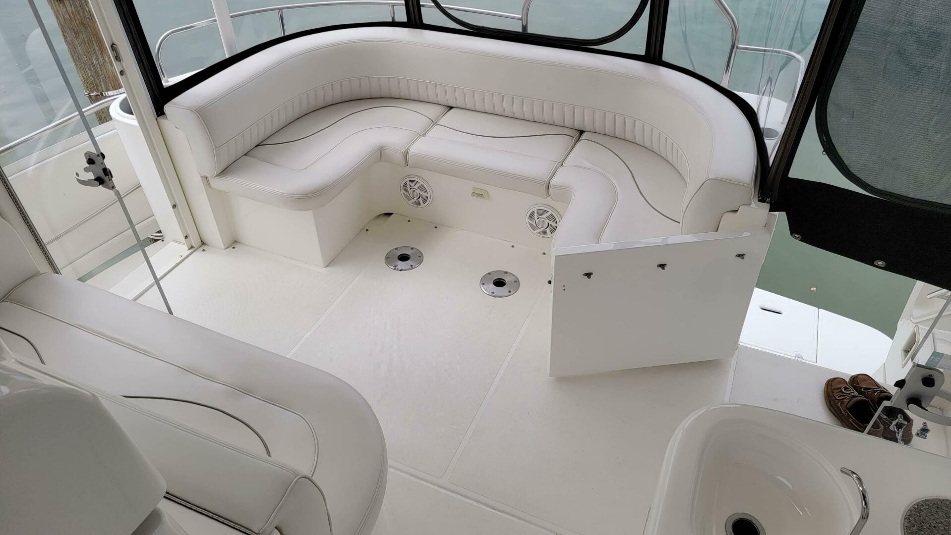 Slide: The Image of Cruisers 4450 Express Motor Yacht 2000 - 4433529