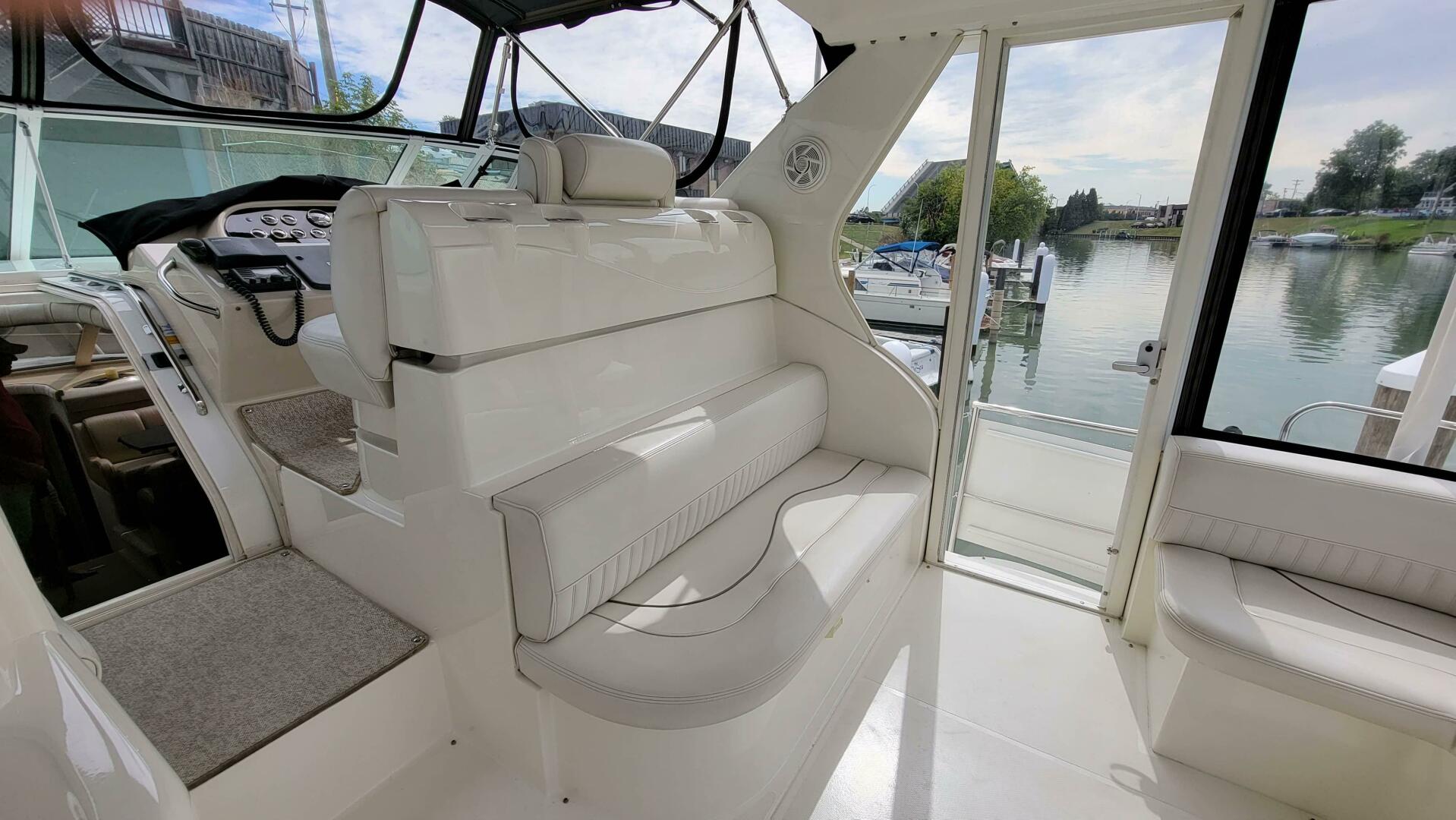 Slide: The Image of Cruisers 4450 Express Motor Yacht 2000 - 4433534