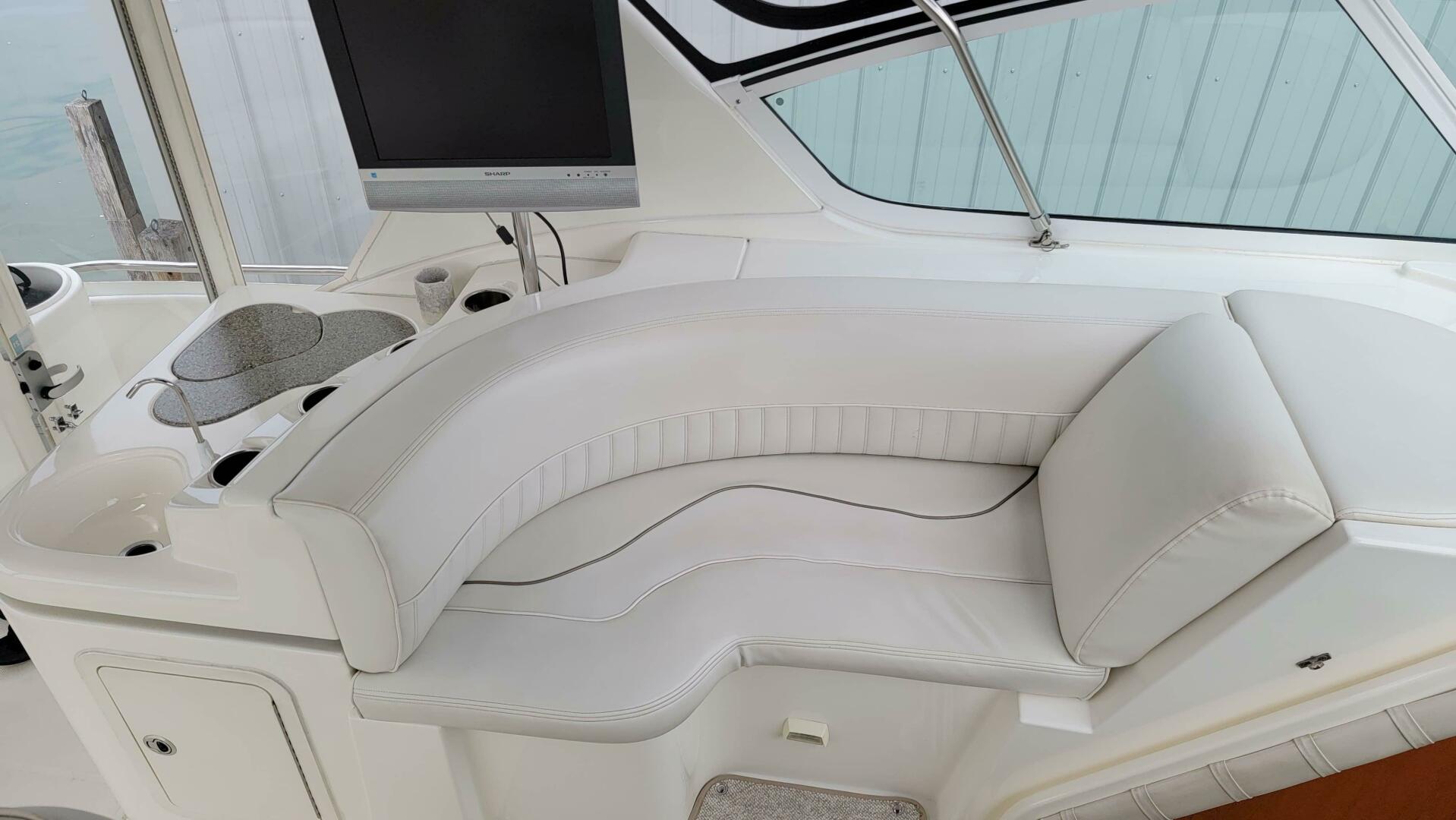 Slide: The Image of Cruisers 4450 Express Motor Yacht 2000 - 4433537