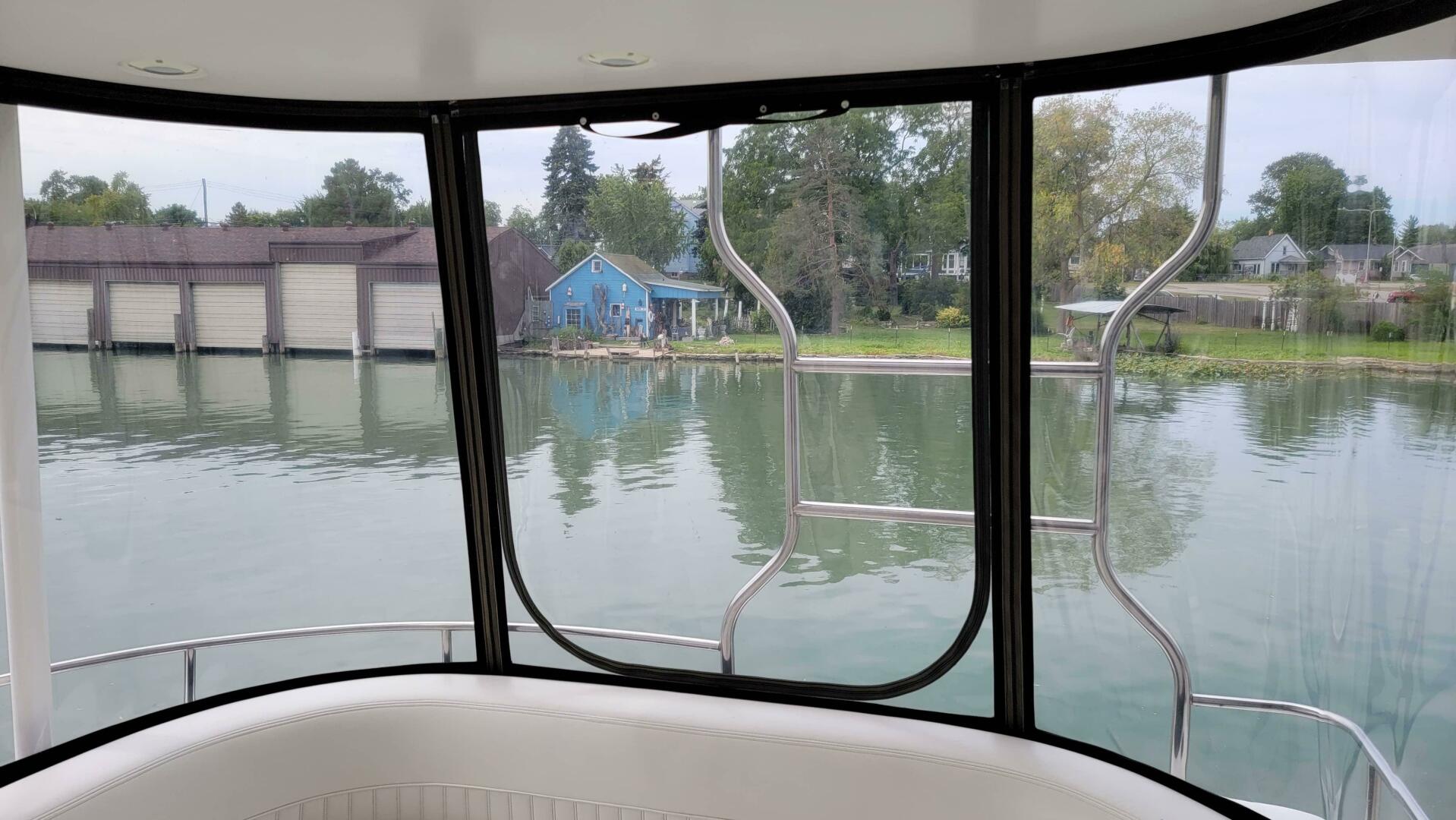 Slide: The Image of Cruisers 4450 Express Motor Yacht 2000 - 4433555