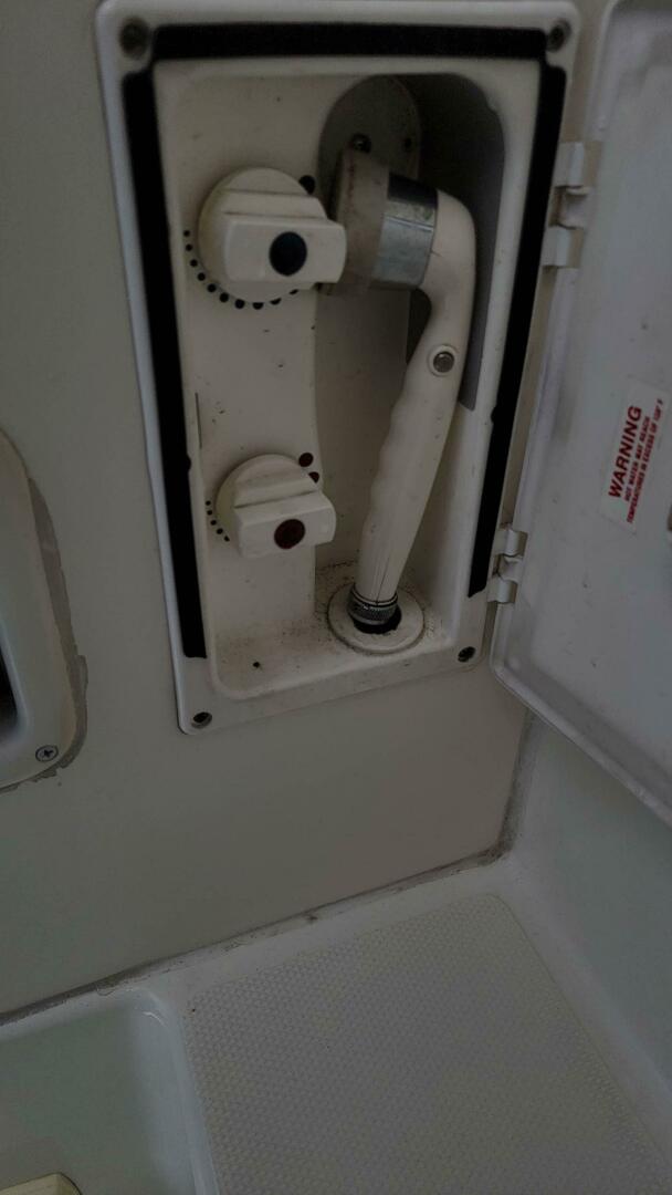 Slide: The Image of Cruisers 4450 Express Motor Yacht 2000 - 4433567