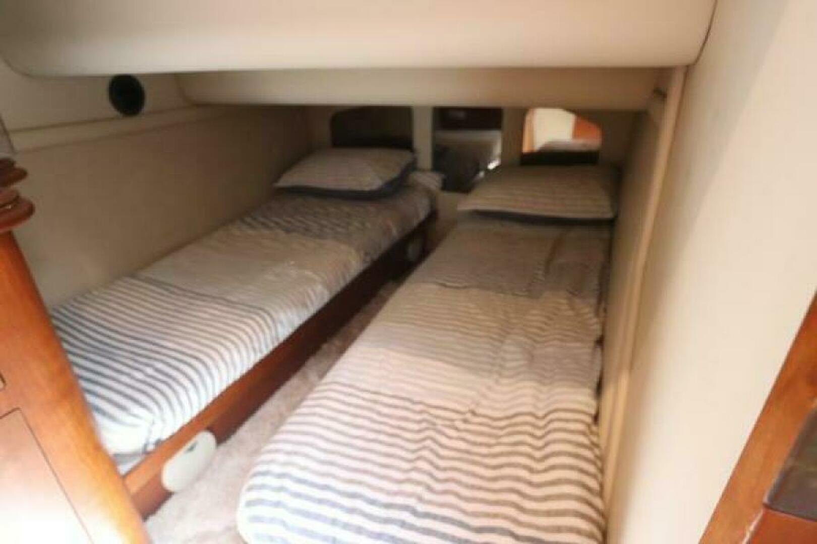 Slide: The Image of Cruisers 4450 Express Motor Yacht 2000 - 5390064