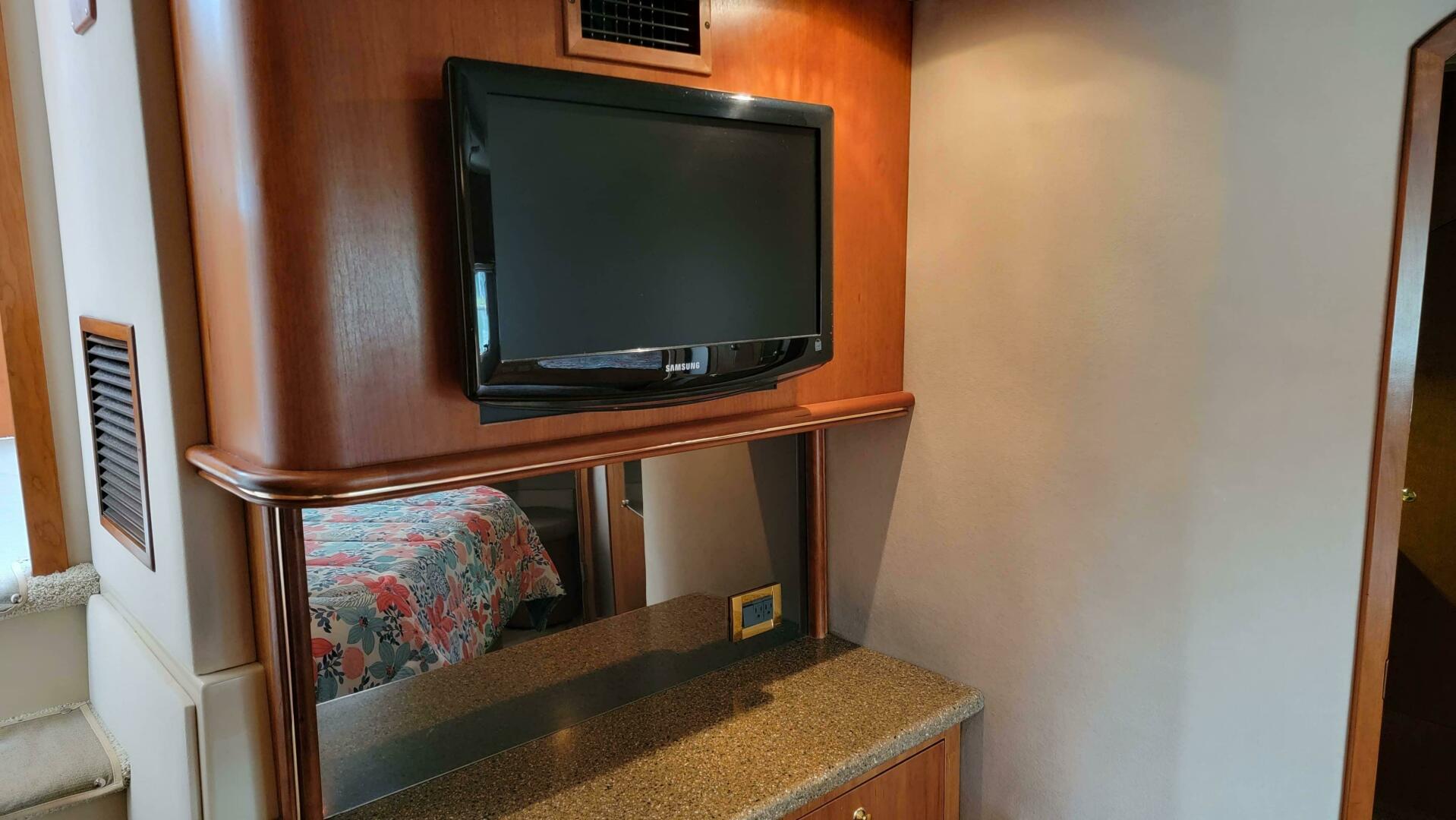 Slide: The Image of Cruisers 4450 Express Motor Yacht 2000 - 4433587