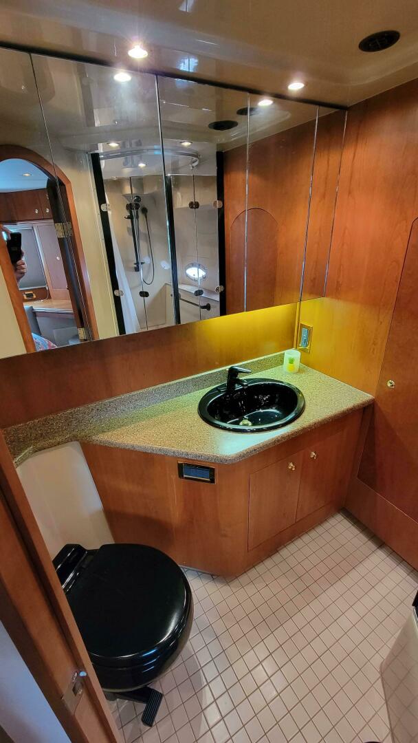 Slide: The Image of Cruisers 4450 Express Motor Yacht 2000 - 4433590