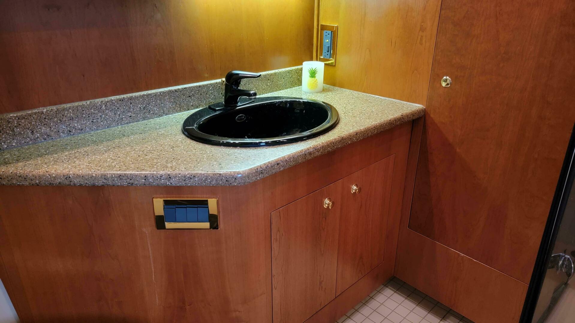 Slide: The Image of Cruisers 4450 Express Motor Yacht 2000 - 4433595