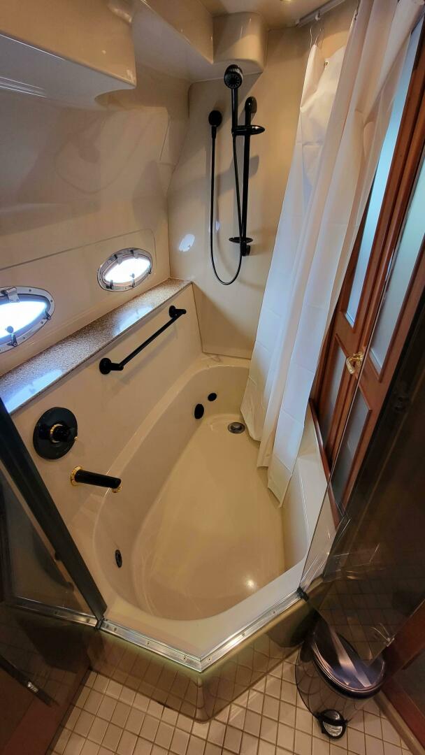 Slide: The Image of Cruisers 4450 Express Motor Yacht 2000 - 4433598