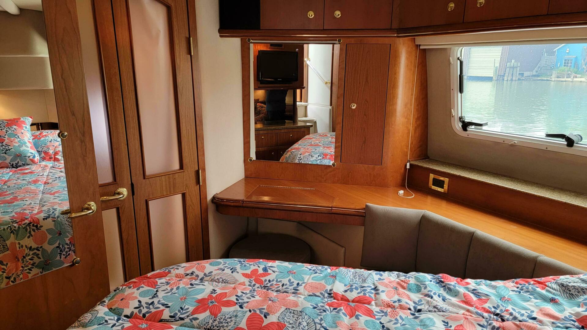 Slide: The Image of Cruisers 4450 Express Motor Yacht 2000 - 4433610