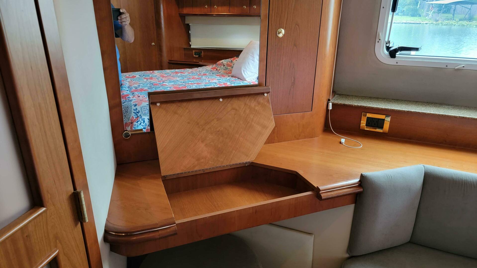 Slide: The Image of Cruisers 4450 Express Motor Yacht 2000 - 4433615