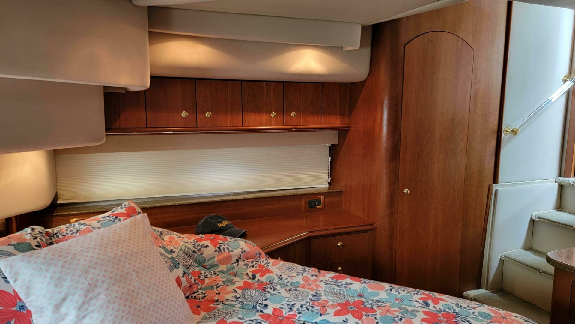 Slide: The Image of Cruisers 4450 Express Motor Yacht 2000 - 4433619