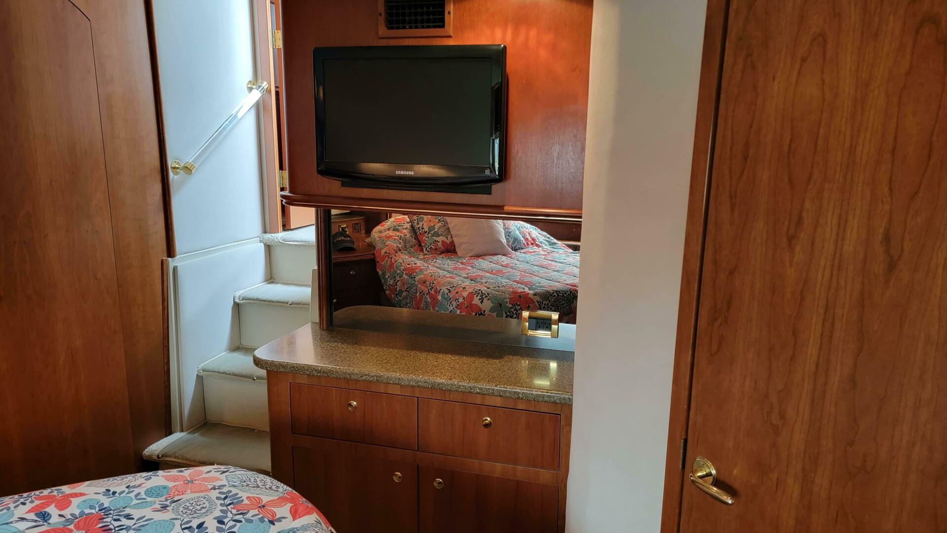 Slide: The Image of Cruisers 4450 Express Motor Yacht 2000 - 4433623