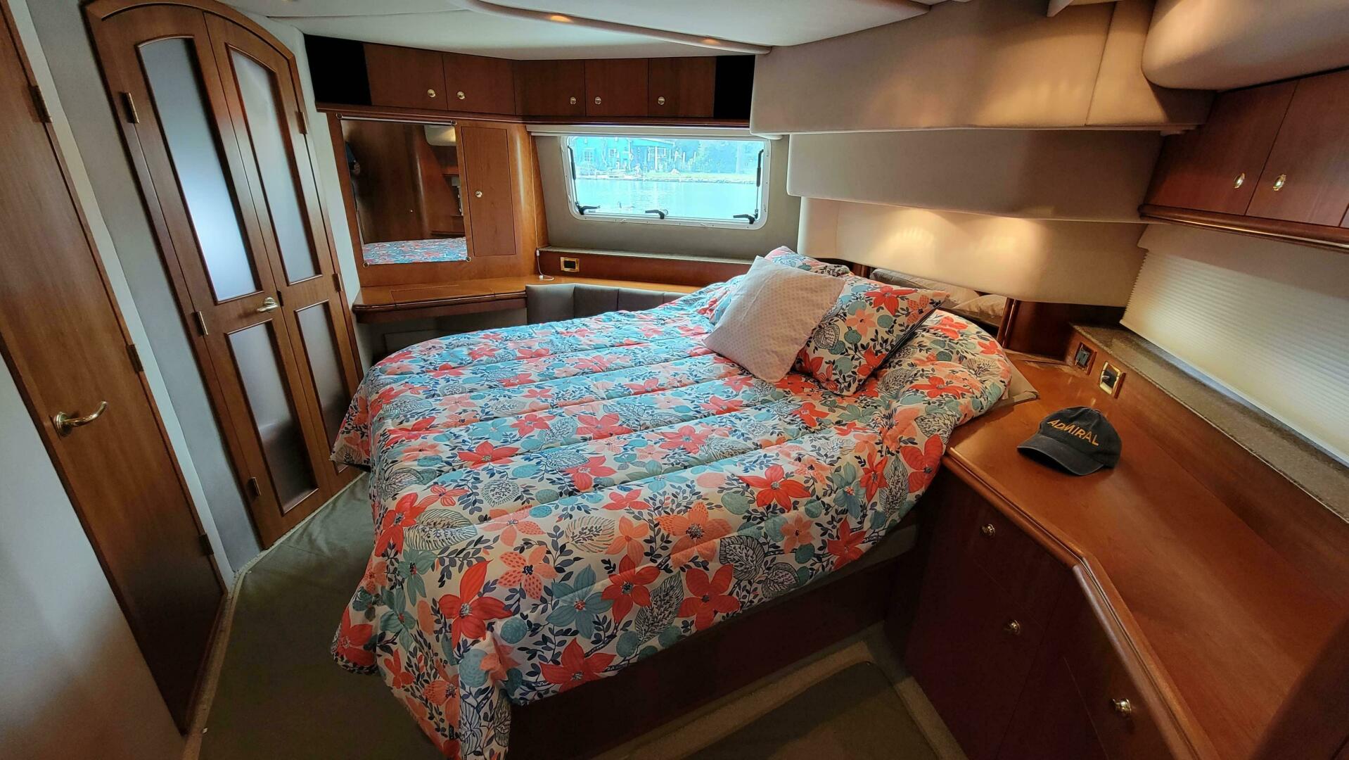 Slide: The Image of Cruisers 4450 Express Motor Yacht 2000 - 4433631