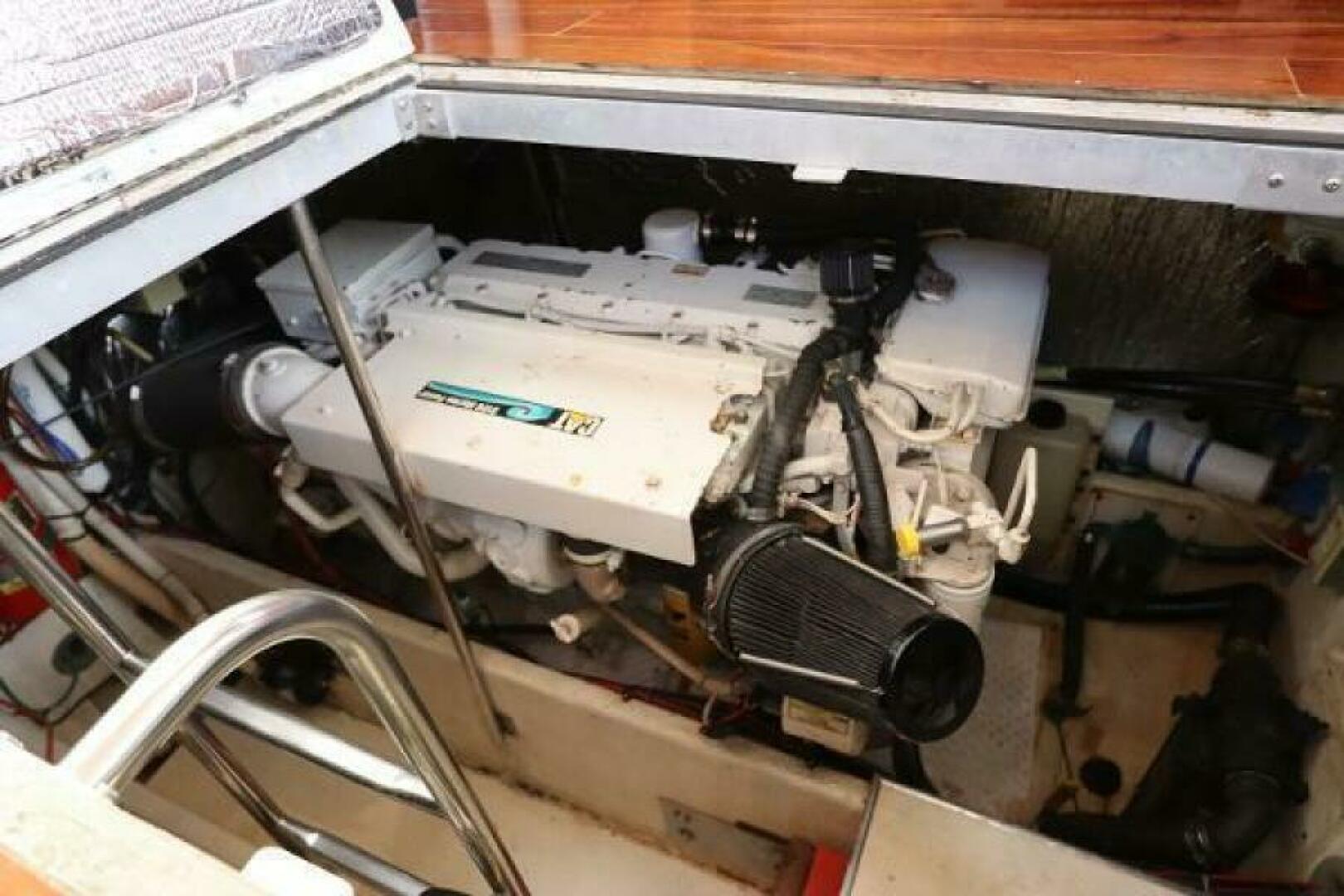 Slide: The Image of Cruisers 4450 Express Motor Yacht 2000 - 5390084