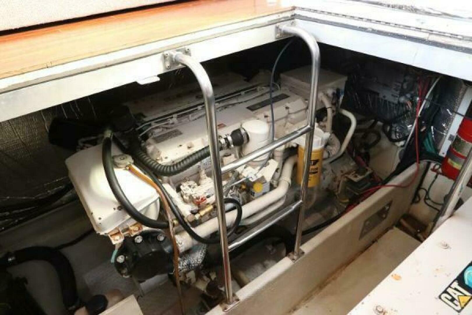 Slide: The Image of Cruisers 4450 Express Motor Yacht 2000 - 5390085