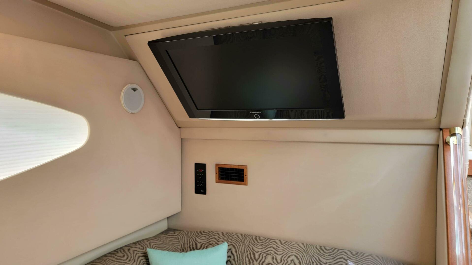 Slide: The Image of Cruisers 4450 Express Motor Yacht 2000 - 4433654