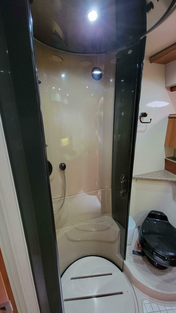 Slide: The Image of Cruisers 4450 Express Motor Yacht 2000 - 4433721