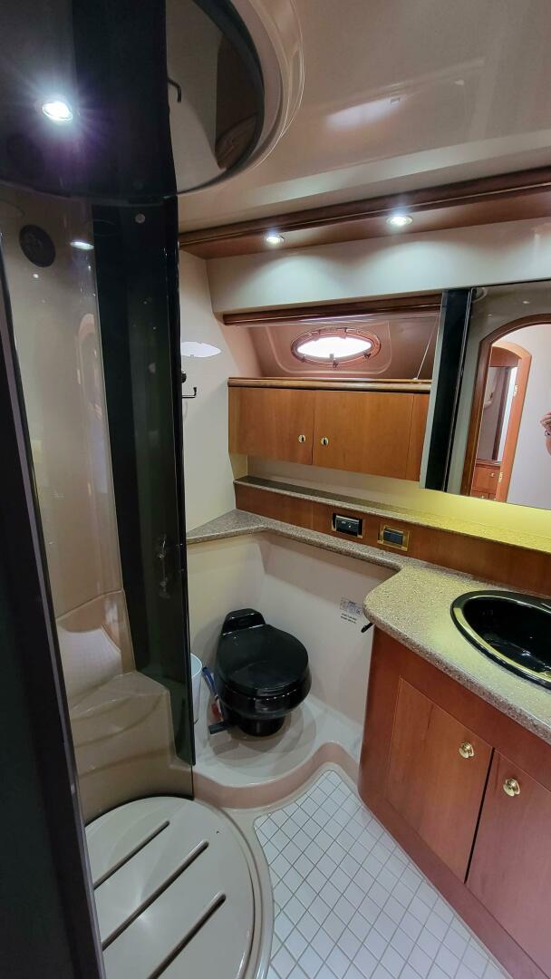 Slide: The Image of Cruisers 4450 Express Motor Yacht 2000 - 4433727