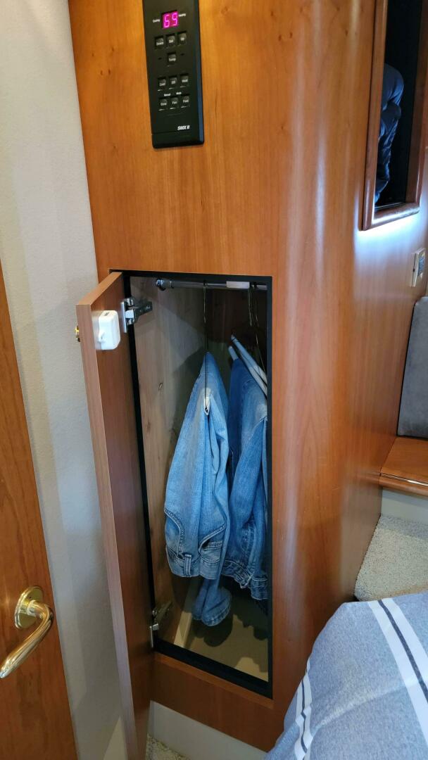 Slide: The Image of Cruisers 4450 Express Motor Yacht 2000 - 4433734