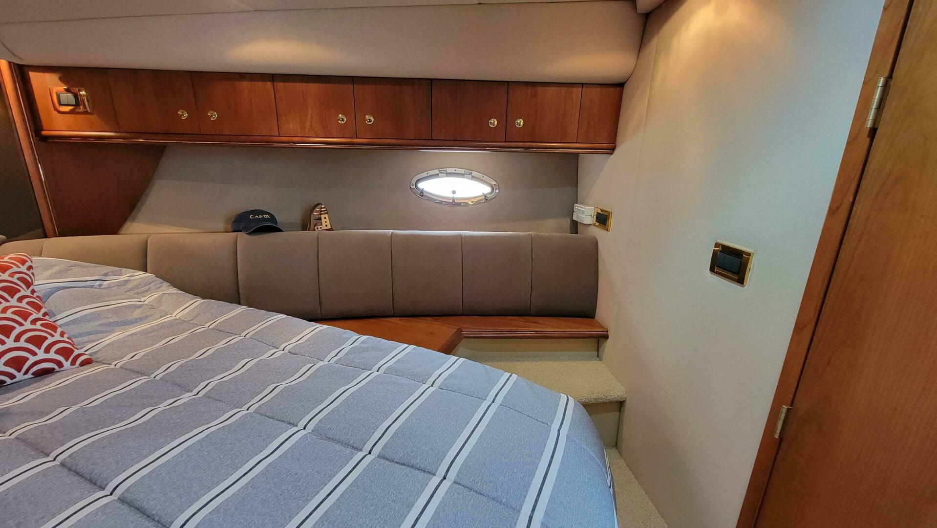 Slide: The Image of Cruisers 4450 Express Motor Yacht 2000 - 4433739