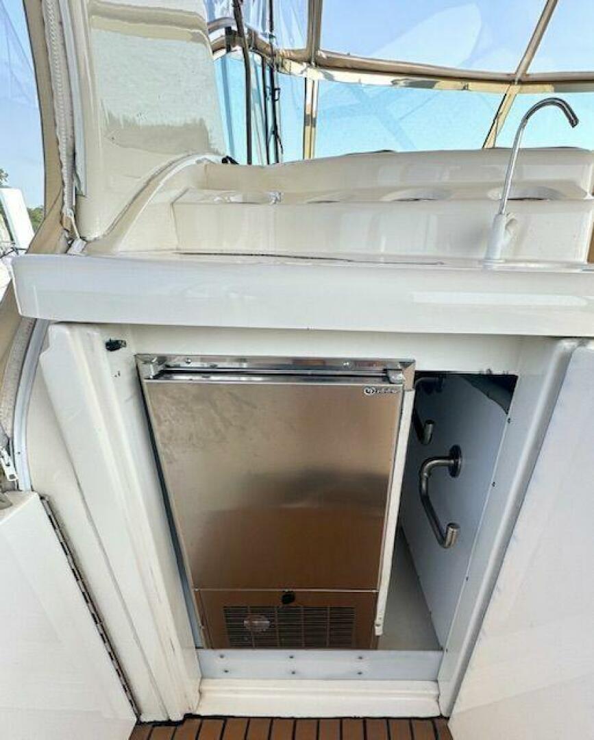 Slide: The Image of Cruisers 4450 Express Motor Yacht 2001 - 5503764
