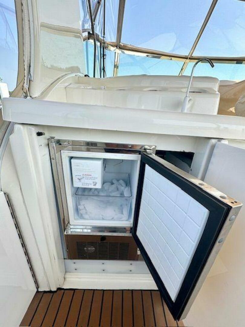 Slide: The Image of Cruisers 4450 Express Motor Yacht 2001 - 5503765