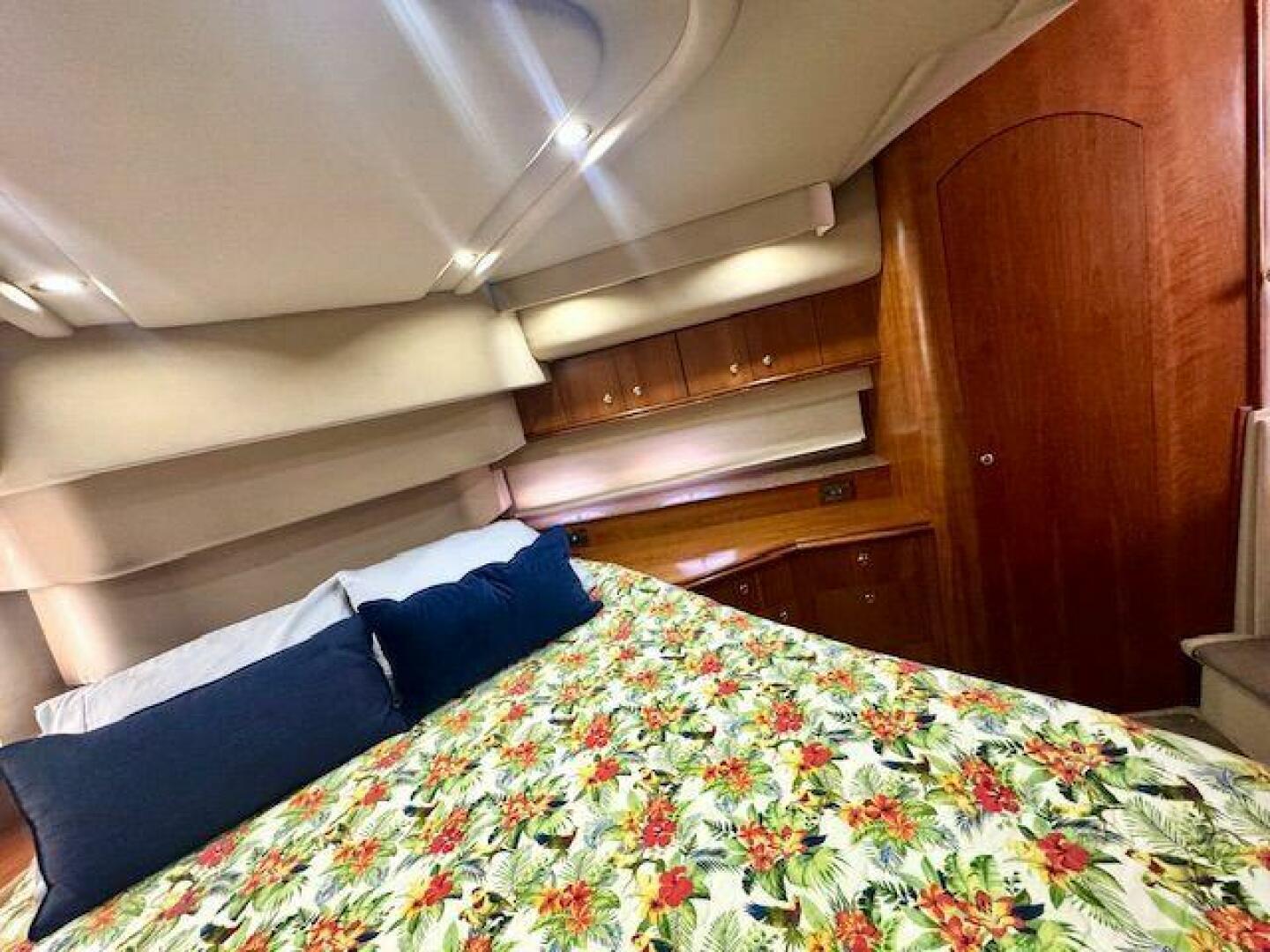 Slide: The Image of Cruisers 4450 Express Motor Yacht 2001 - 5503789