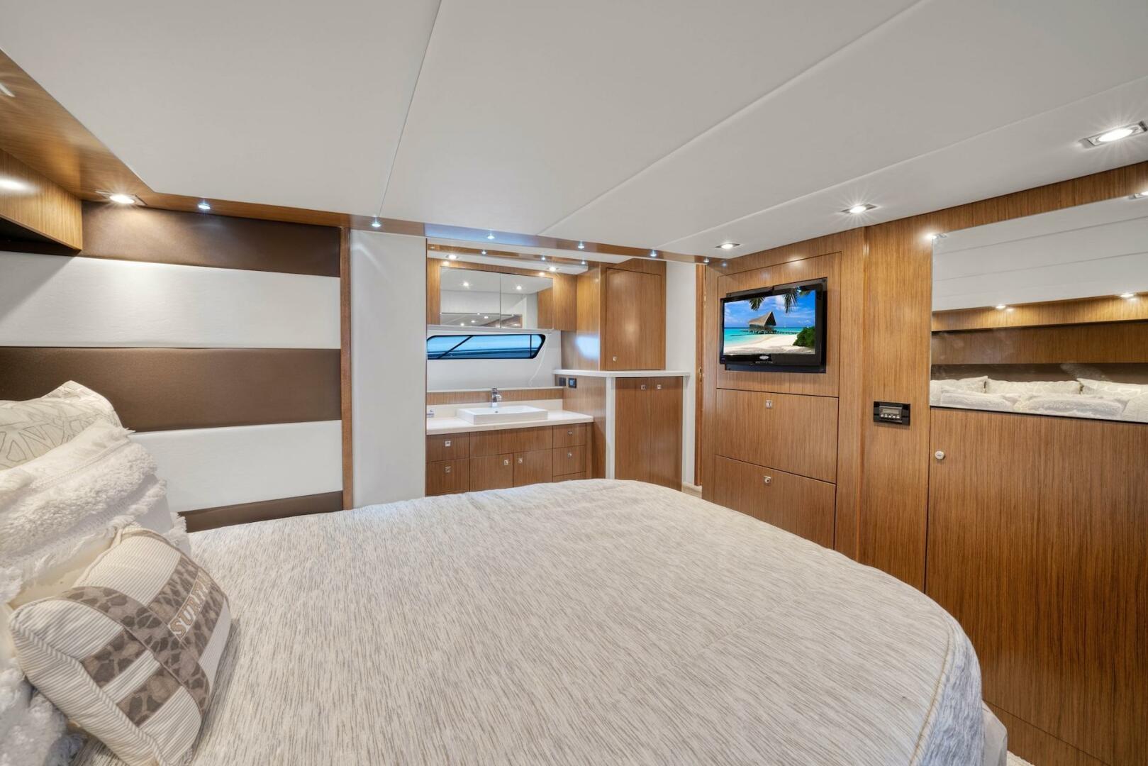 Slide: The Image of 2015 Cruisers Yachts 48 Cantius - Full Beam Master Stateroom - 5116987
