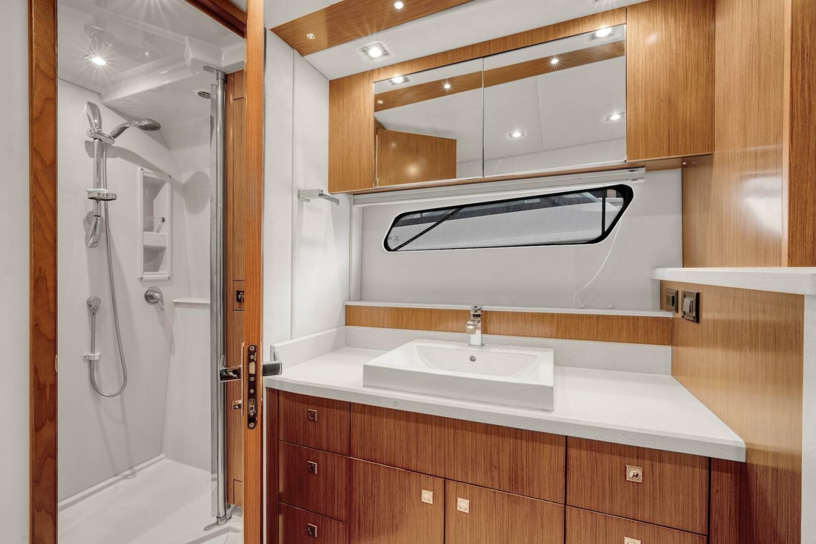 Slide: The Image of 2015 Cruisers Yachts 48 Cantius - Full Beam Master Head - 5116986