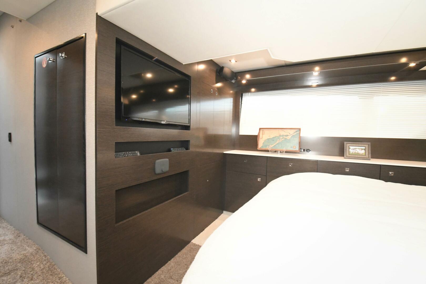 Slide: The Image of 2018 50 Cruisers Cantius - Grateful III - Master Stateroom - 22