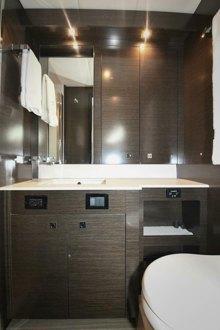 Slide: The Image of 2018 50 Cruisers Cantius - Grateful III - Master Head - 23
