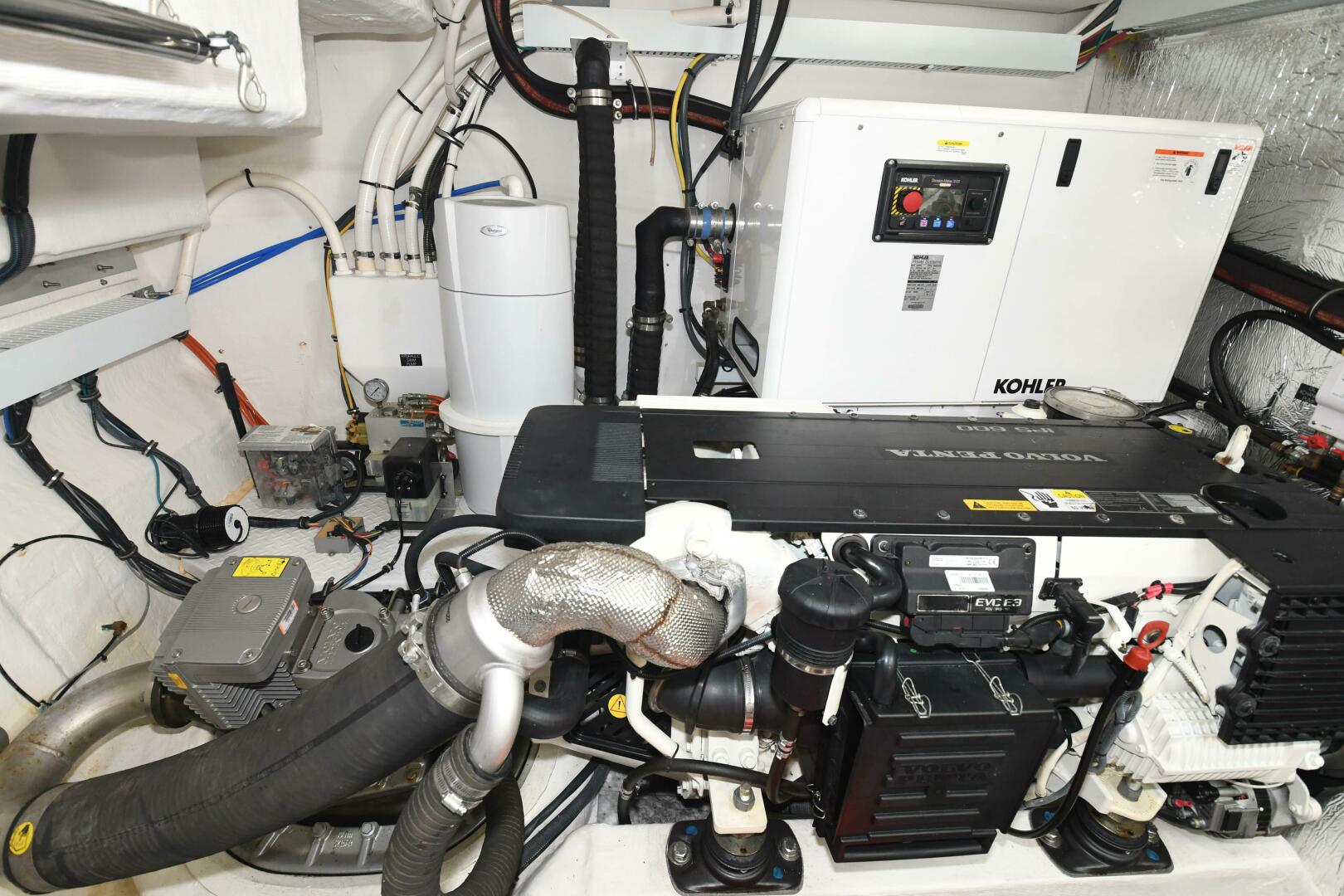 Slide: The Image of 2018 50 Cruisers Cantius - Grateful III - Engine Room - 34
