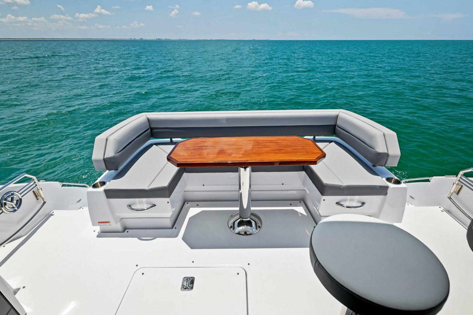 Slide: The Image of 2022 50 Cruisers Cantius - Mint 2 Bee - Cockpit - 4409728