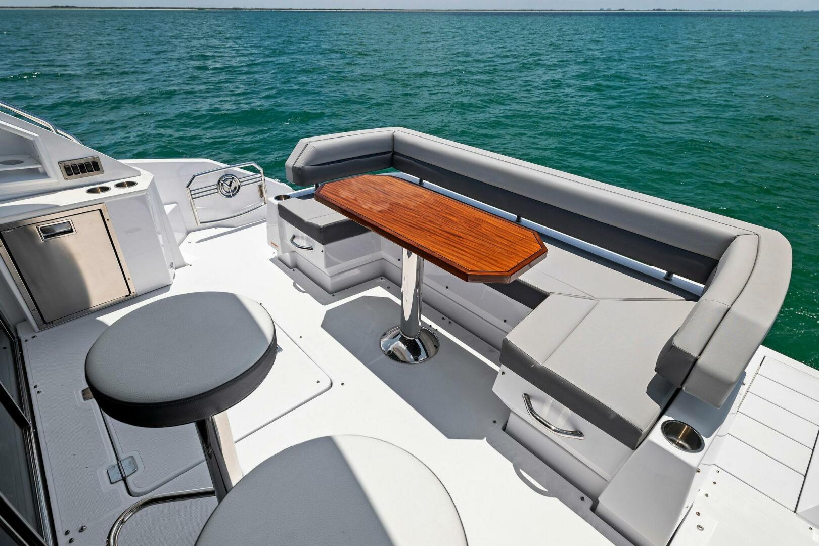 Slide: The Image of 2022 50 Cruisers Cantius - Mint 2 Bee - Cockpit - 4409730