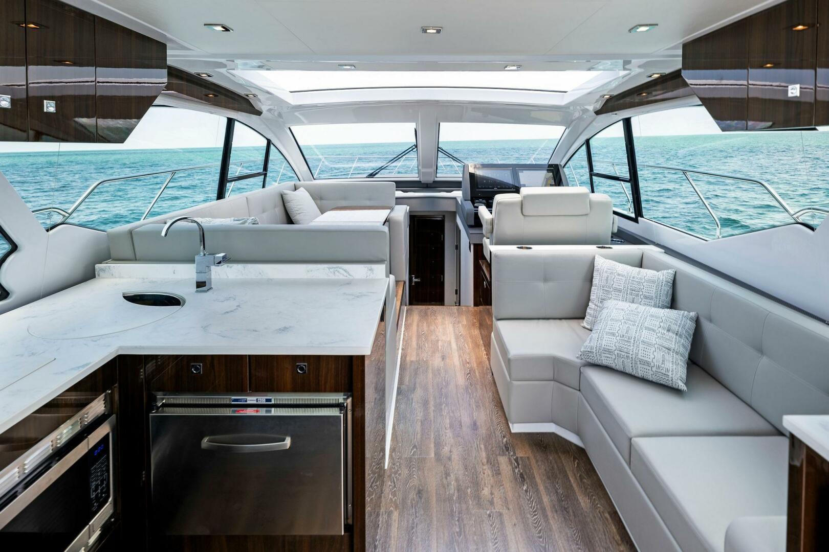 Slide: The Image of 2022 50 Cruisers Cantius - Mint 2 Bee - Salon Overview - 4409810