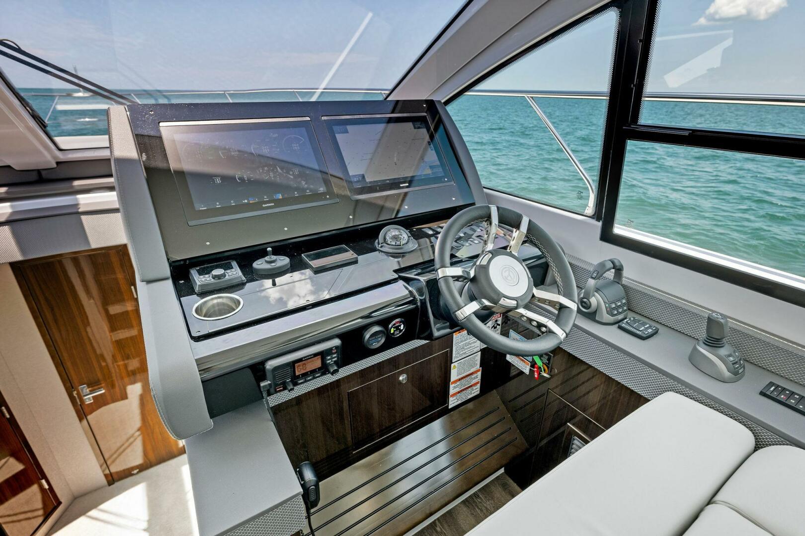 Slide: The Image of 2022 50 Cruisers Cantius - Mint 2 Bee - Helm - 4409811