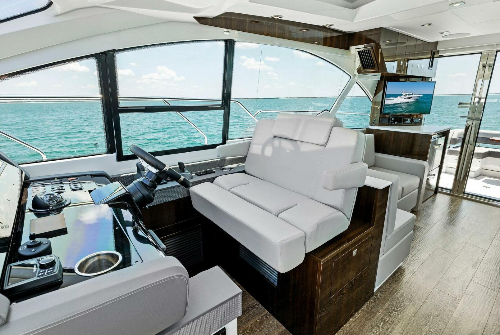 Slide: The Image of 2022 50 Cruisers Cantius - Mint 2 Bee - Helm - 4409813