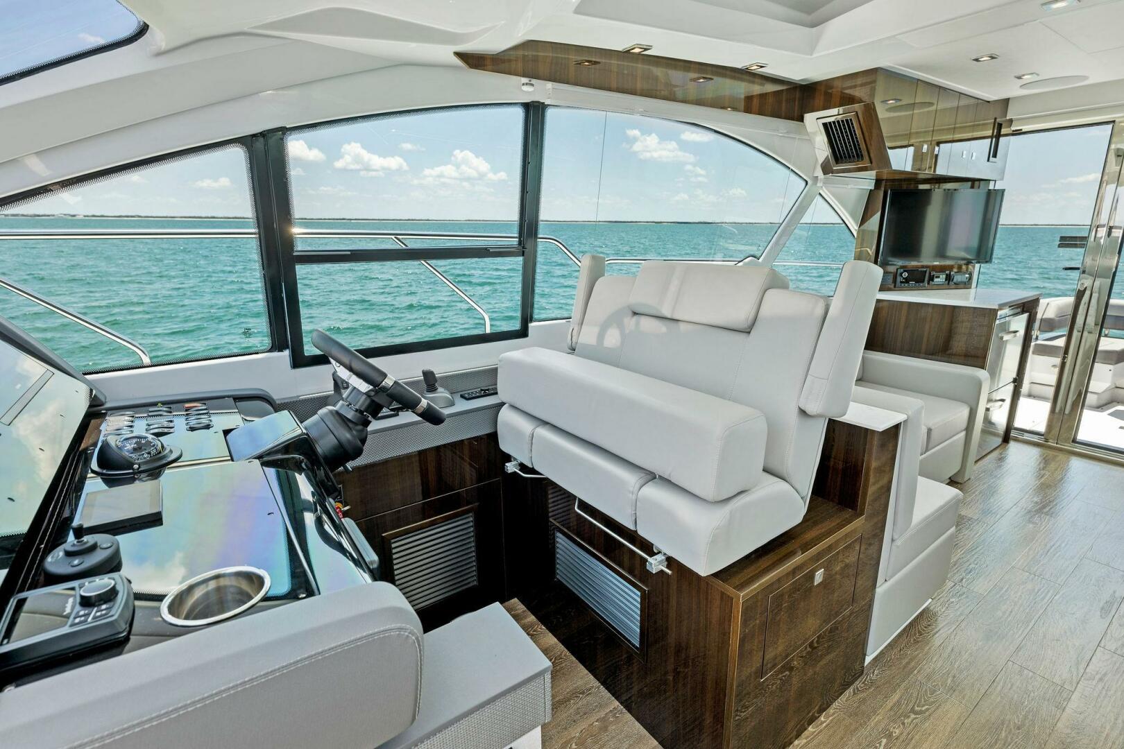 Slide: The Image of 2022 50 Cruisers Cantius - Mint 2 Bee - Helm - 4409812