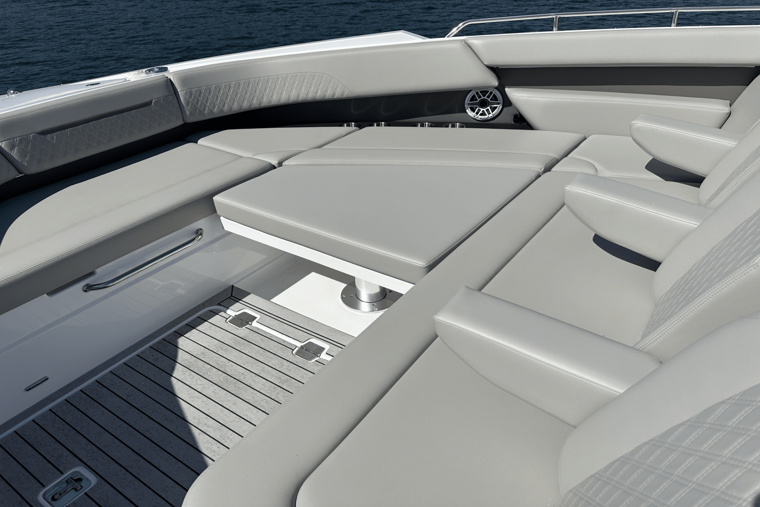 Slide: The Image of Cruisers 50 GLS Outboard 2024 - 29