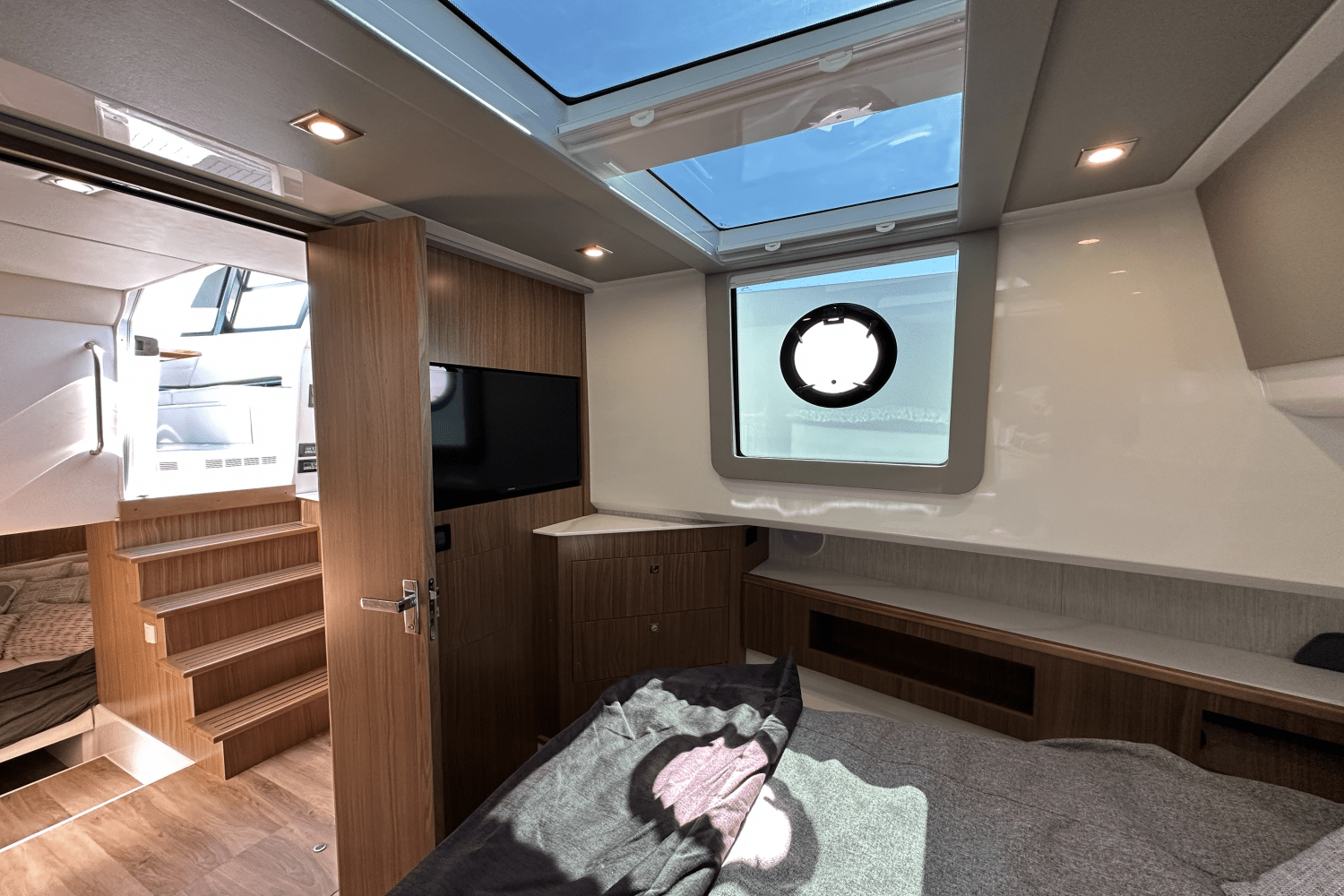 Slide: The Image of Cruisers 50 GLS Outboard 2024 - 35
