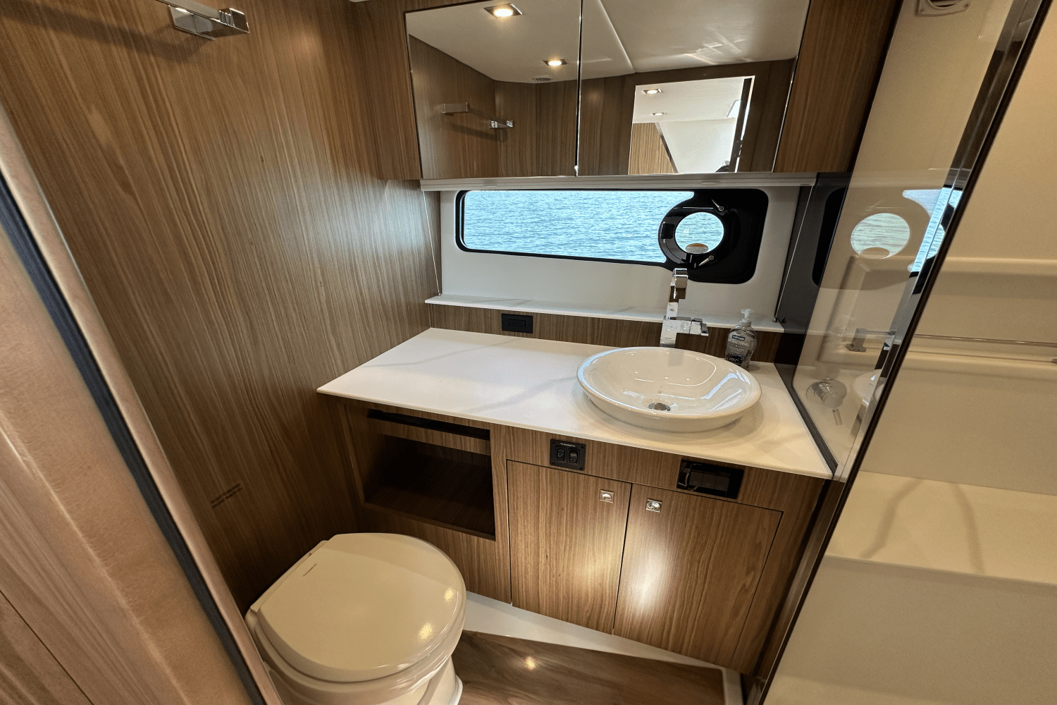 Slide: The Image of Cruisers 50 GLS Outboard 2024 - 39