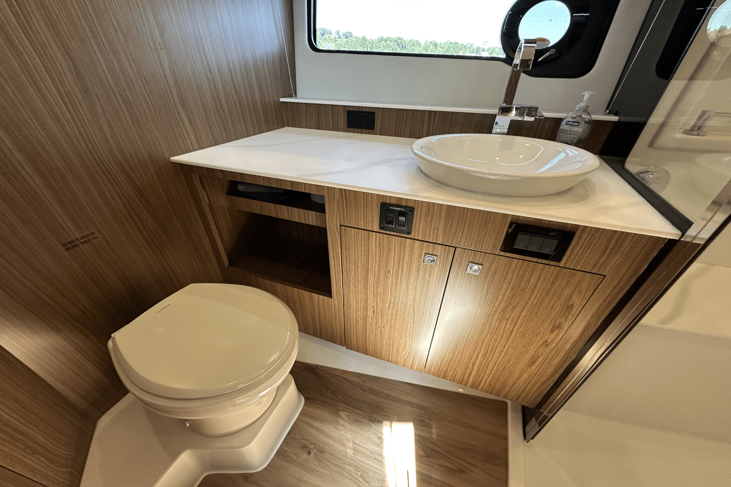 Slide: The Image of Cruisers 50 GLS Outboard 2024 - 41