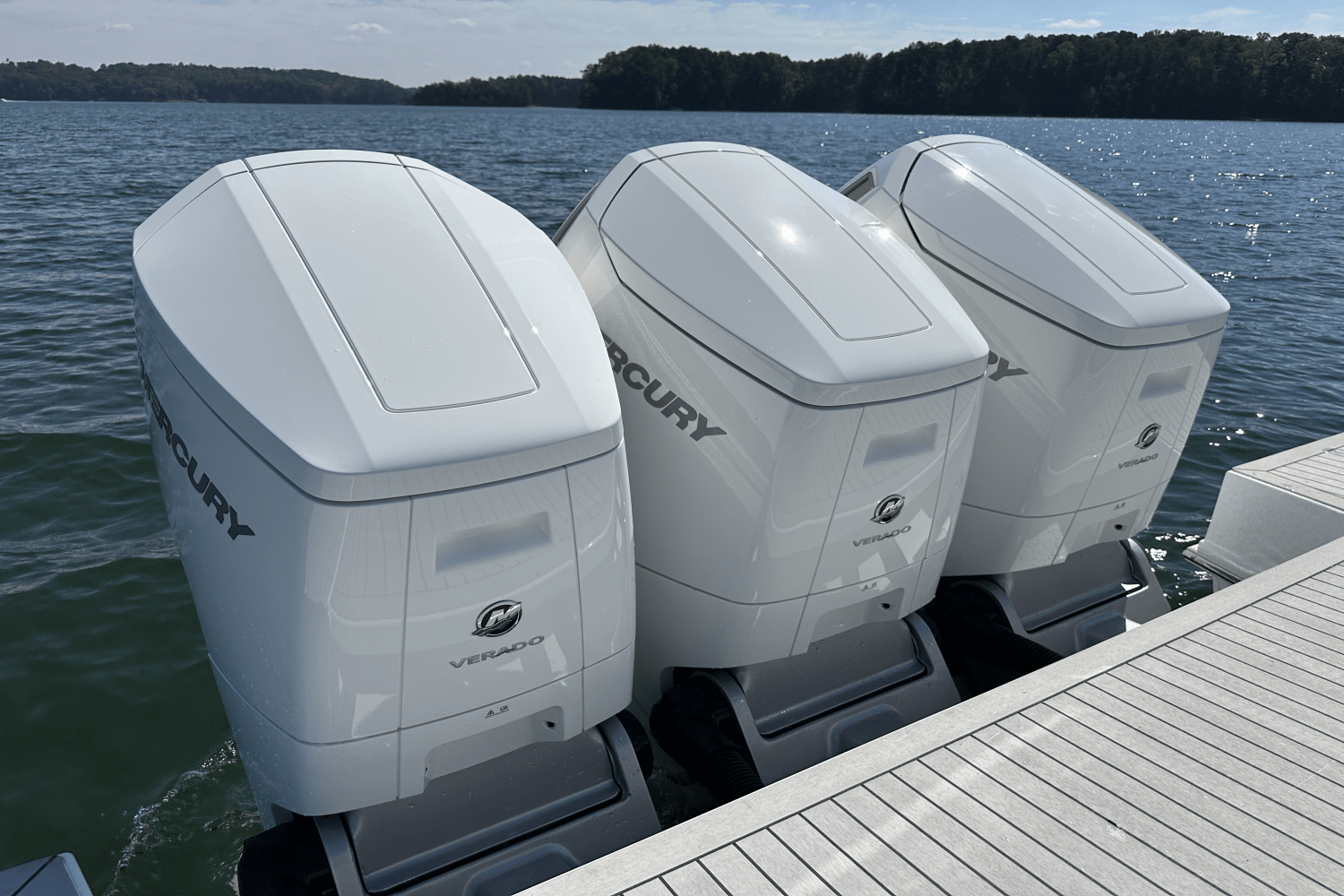 Slide: The Image of Cruisers 50 GLS Outboard 2024 - 43