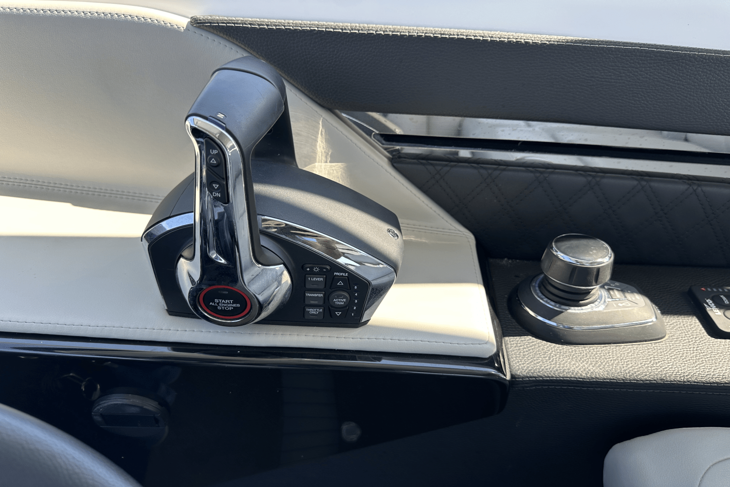 Slide: The Image of Cruisers 50 GLS Outboard 2024 - 61
