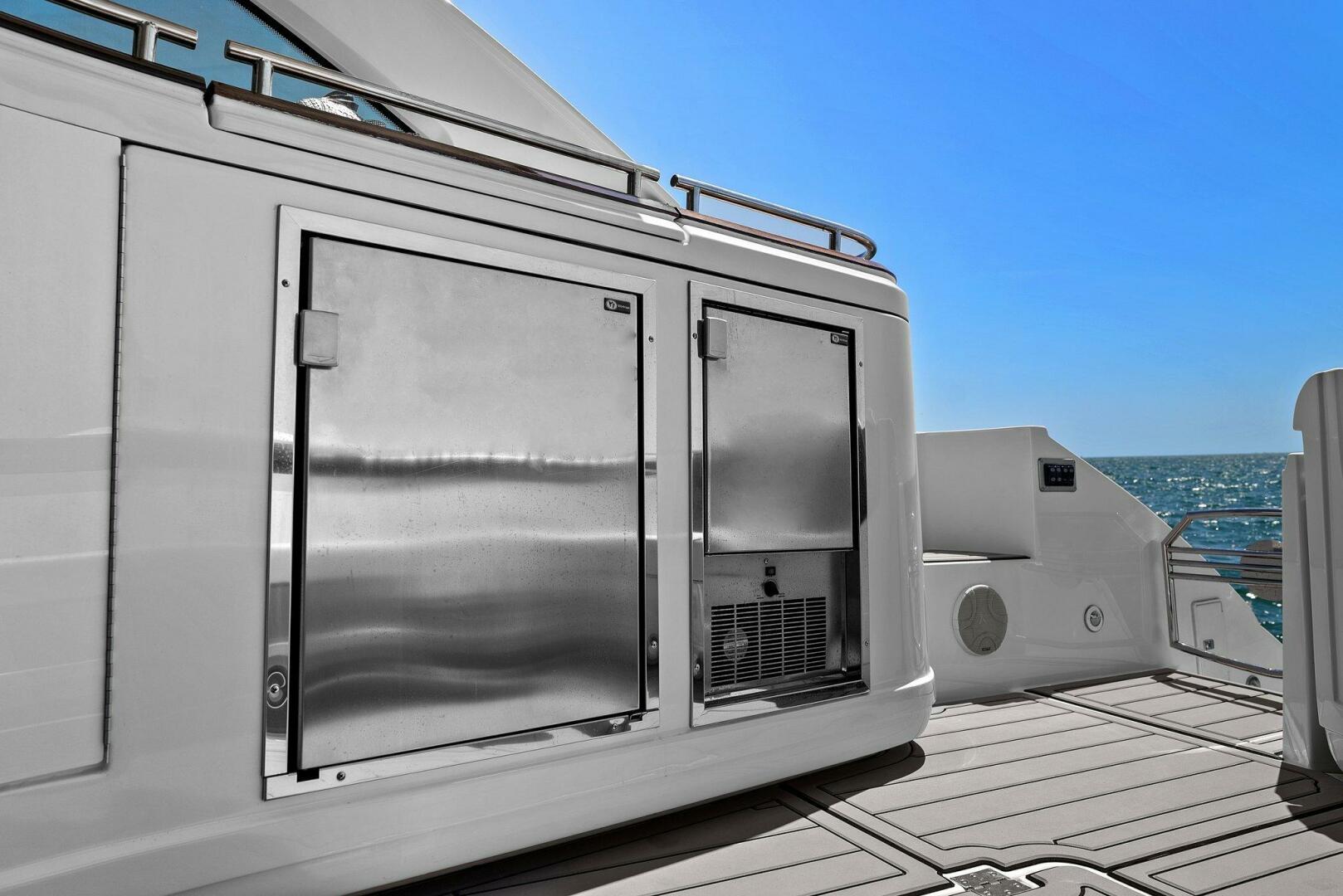 Slide: The Image of 2014 Cruisers Yachts 540 Sport Coupe - 5342409