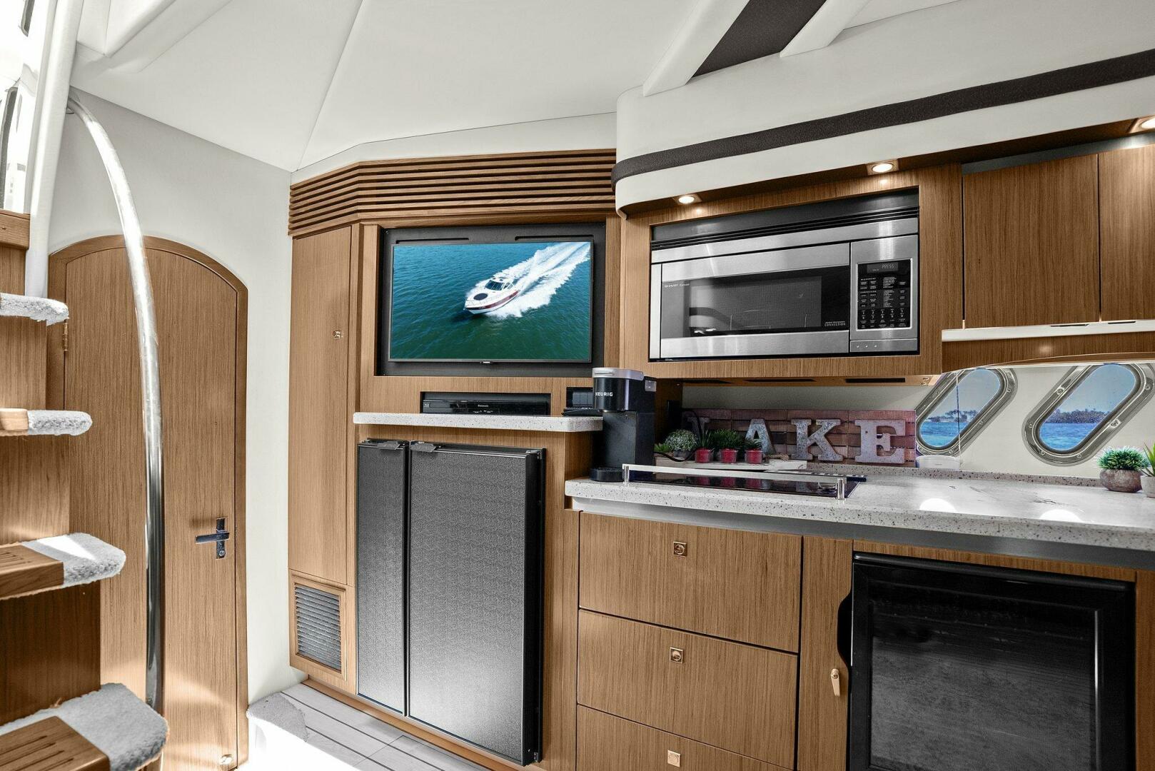 Slide: The Image of 2014 Cruisers Yachts 540 Sport Coupe - 5342417