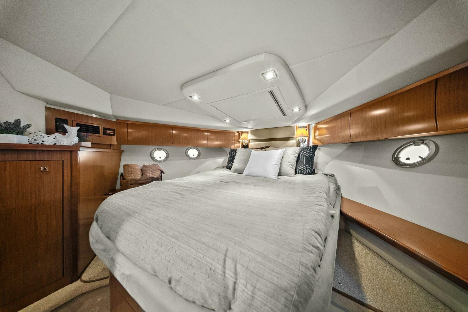 Slide: The Image of 2014 Cruisers Yachts 540 Sport Coupe - 5342422