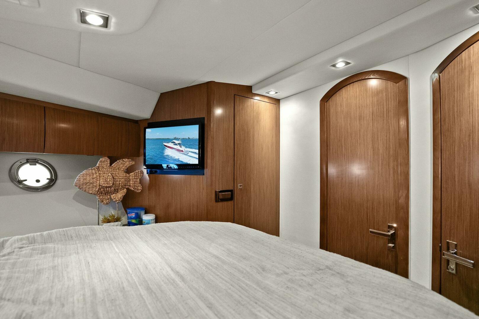 Slide: The Image of 2014 Cruisers Yachts 540 Sport Coupe - 5342425